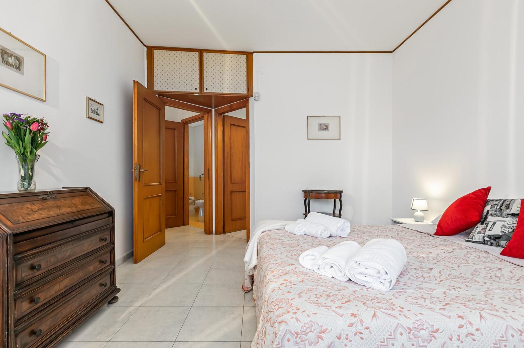 Palazzo Reale & Piazza Indipendenza Roomy Flat ปาแลร์โม ภายนอก รูปภาพ