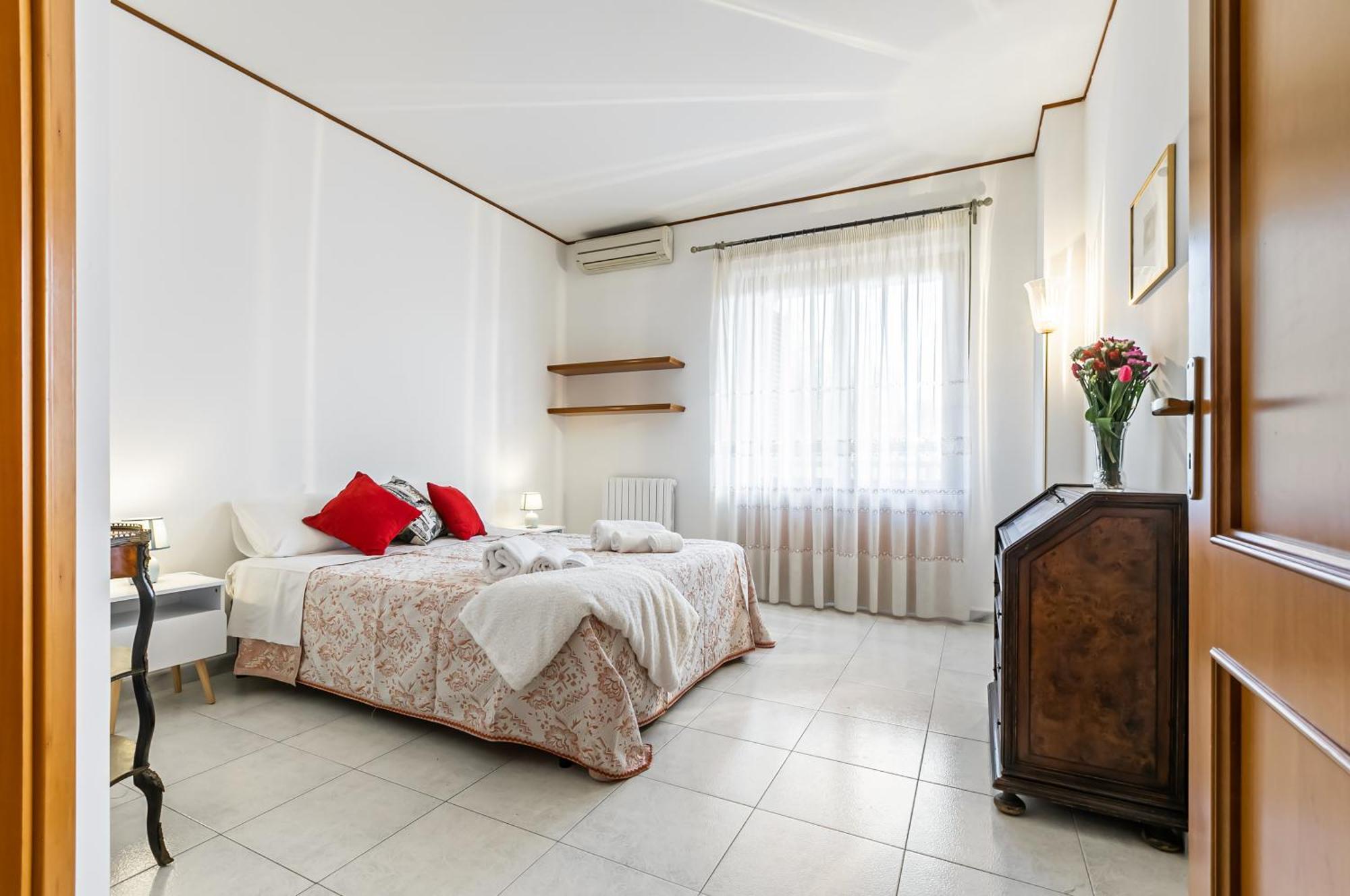 Palazzo Reale & Piazza Indipendenza Roomy Flat ปาแลร์โม ภายนอก รูปภาพ