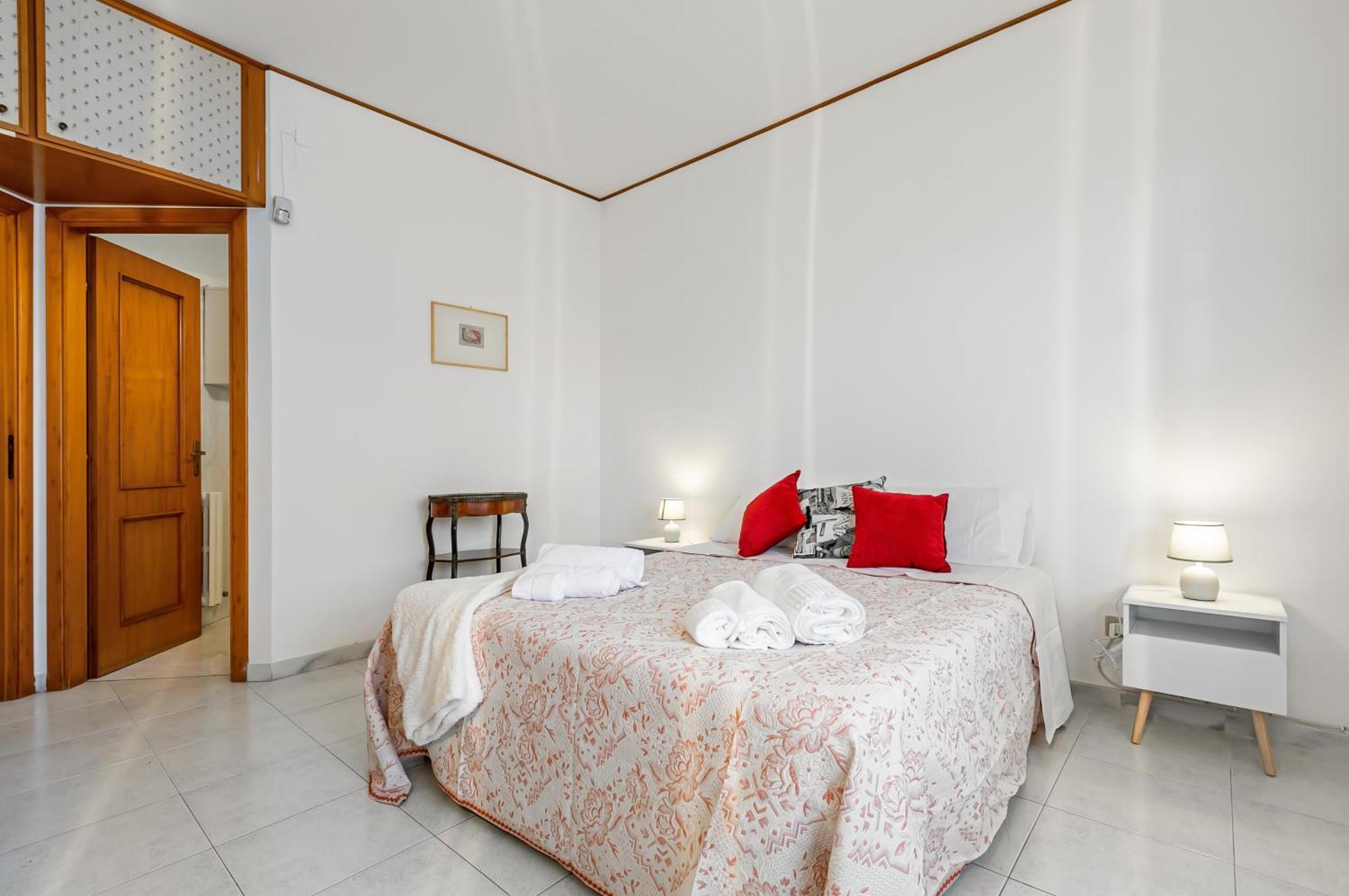 Palazzo Reale & Piazza Indipendenza Roomy Flat ปาแลร์โม ภายนอก รูปภาพ
