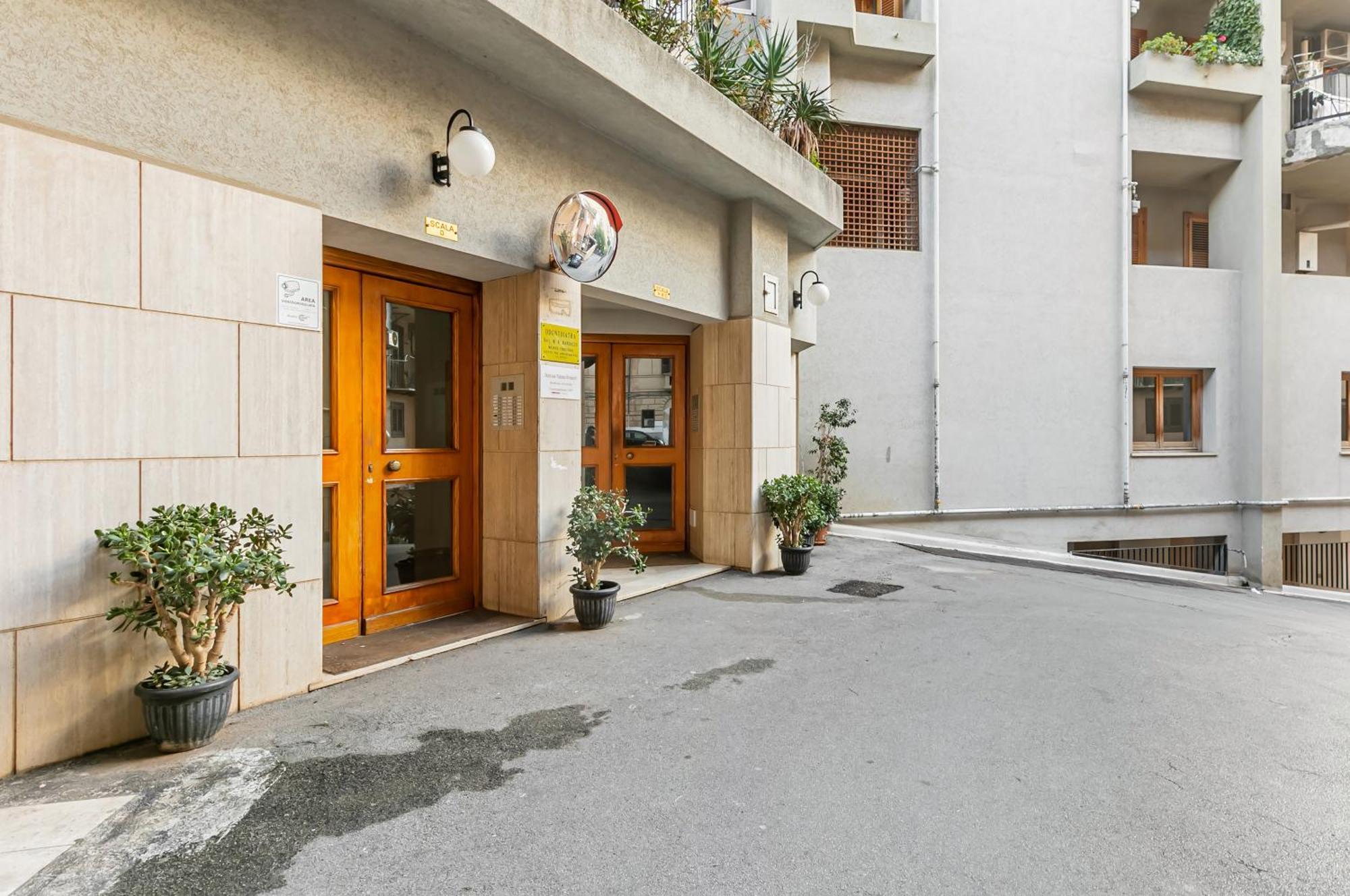 Palazzo Reale & Piazza Indipendenza Roomy Flat ปาแลร์โม ภายนอก รูปภาพ